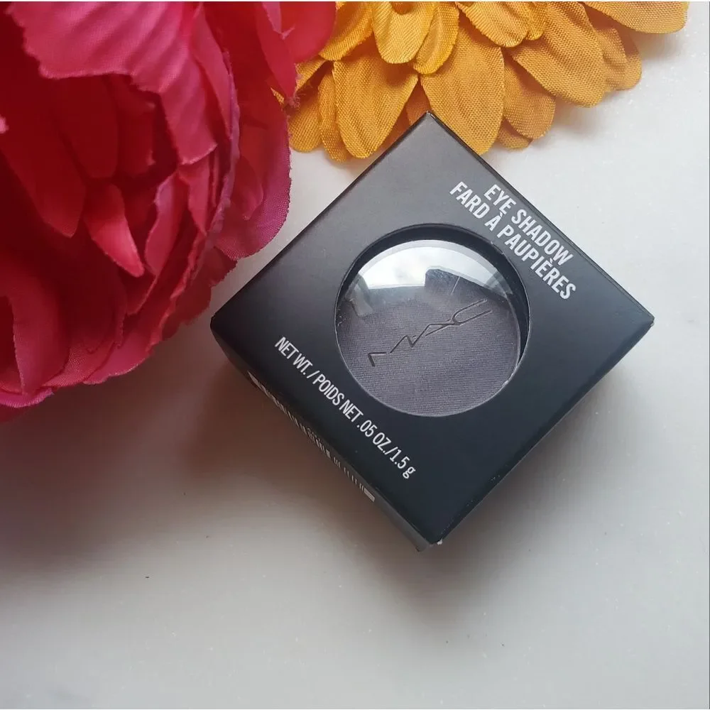 MAC Satin Finish Eyeshadow in Scene - Cool Toned Purple W Grey Undertone - NEW